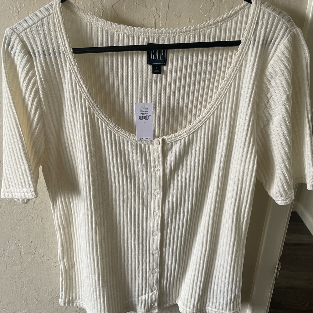 Gap Button Top